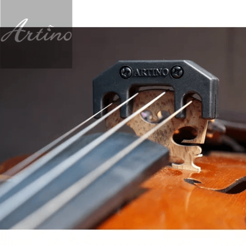 WoW Muisc Shop我屋音樂-Artino【原音不擾人】專利提琴滅音器，首創專為在意提琴音色的演奏者設計。【安心使用不傷琴橋】首創專利設計，將橡膠溫柔包覆於金屬外，放心使用不傷琴！【滅音不扁音】測試反覆測試而得到的最適合重量， 可以將音量降至最小，同時保有提琴美好音色。【緊夾琴橋，牢固又安心】優質橡膠止滑性佳，不再擔心滅音器飛掉。  經兩年研發，方方面面為音樂人使用著想，反覆修改設計，只為開發出全方面都能兼顧的理想滅音器。 台灣專利編號：M323098 。精美外盒包裝，送禮自用皆宜。